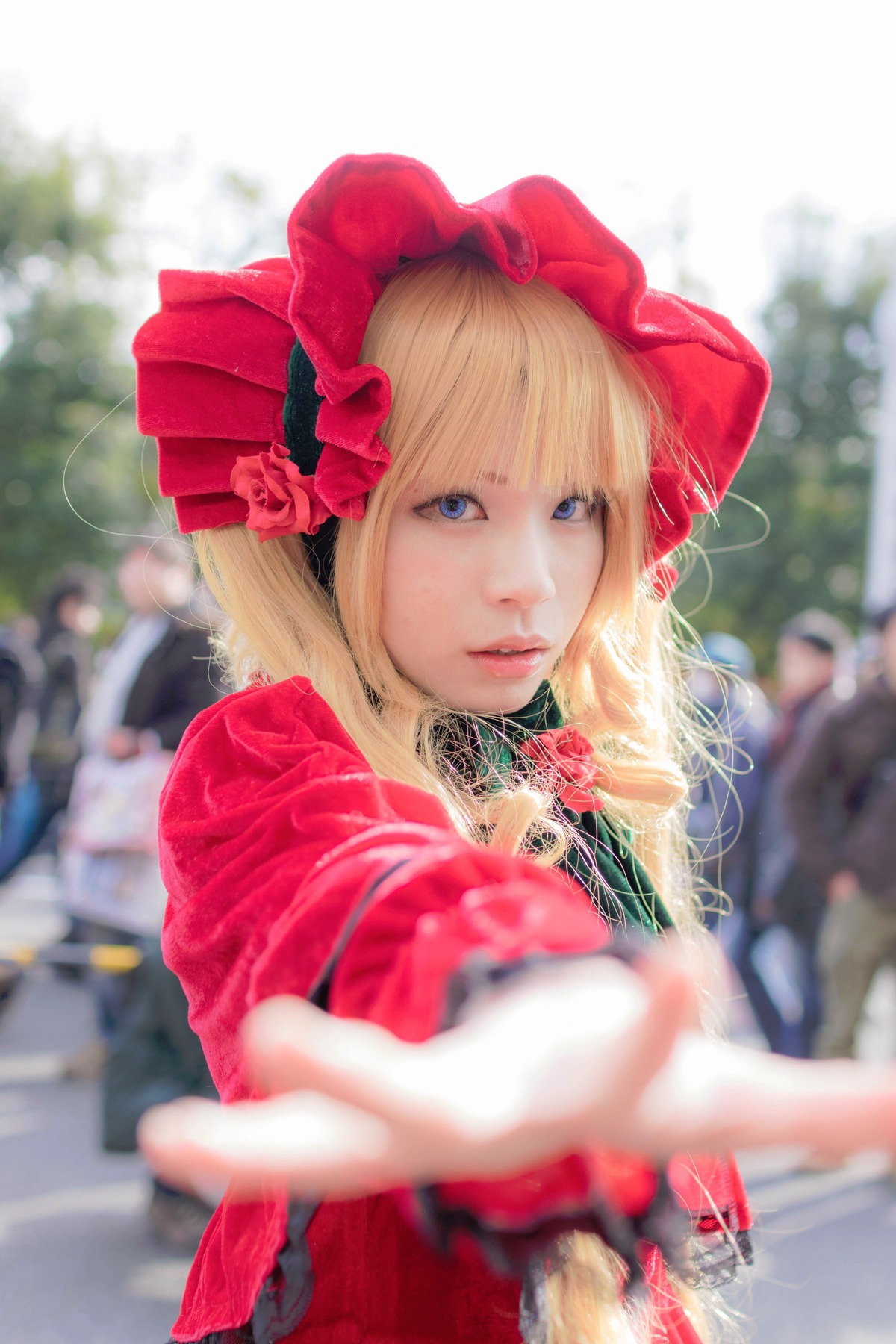 1girl bangs blonde_hair blue_eyes blurry blurry_background blurry_foreground depth_of_field flower hat lips looking_at_viewer photo realistic shinku solo solo_focus upper_body