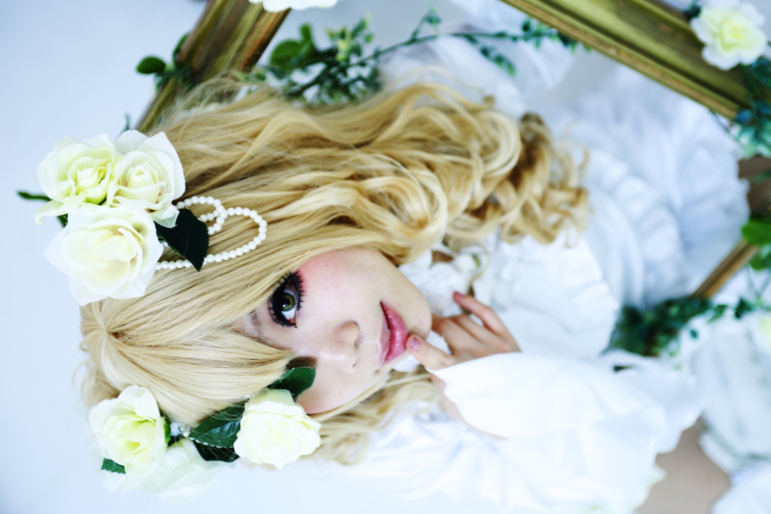 1girl blonde_hair blurry blurry_background blurry_foreground depth_of_field flower green_eyes hair_flower hair_ornament kirakishou lace lips nail_polish photo realistic rose sleeves_past_wrists solo white_flower white_rose