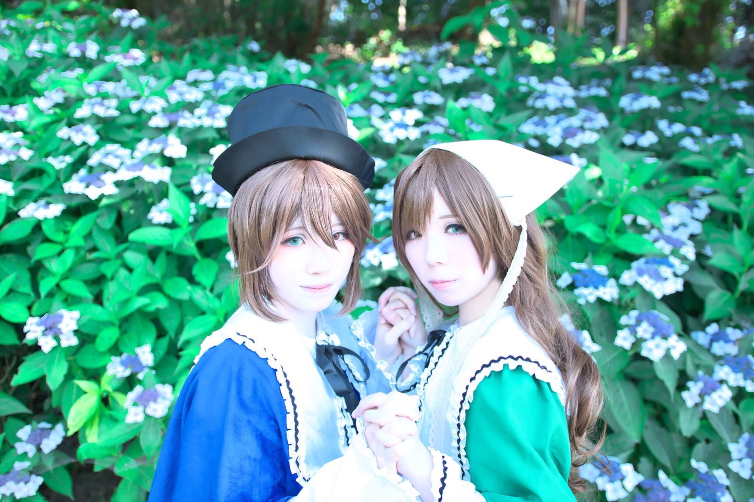 blonde_hair blue_dress blue_eyes blurry brown_hair depth_of_field dress flower hat hydrangea lips long_hair looking_at_viewer multiple_cosplay short_hair smile suiseiseki tagme twins