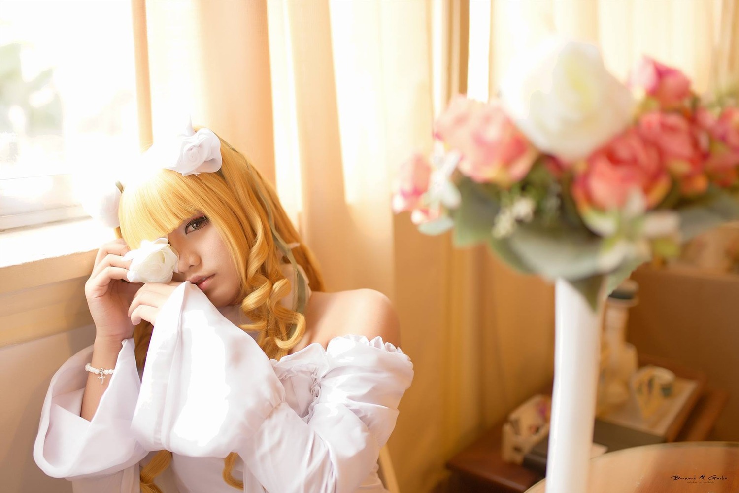 1girl 3d bangs bare_shoulders blonde_hair blurry blurry_foreground bouquet depth_of_field dress flower indoors jewelry kirakishou lips photo rose solo wedding_dress