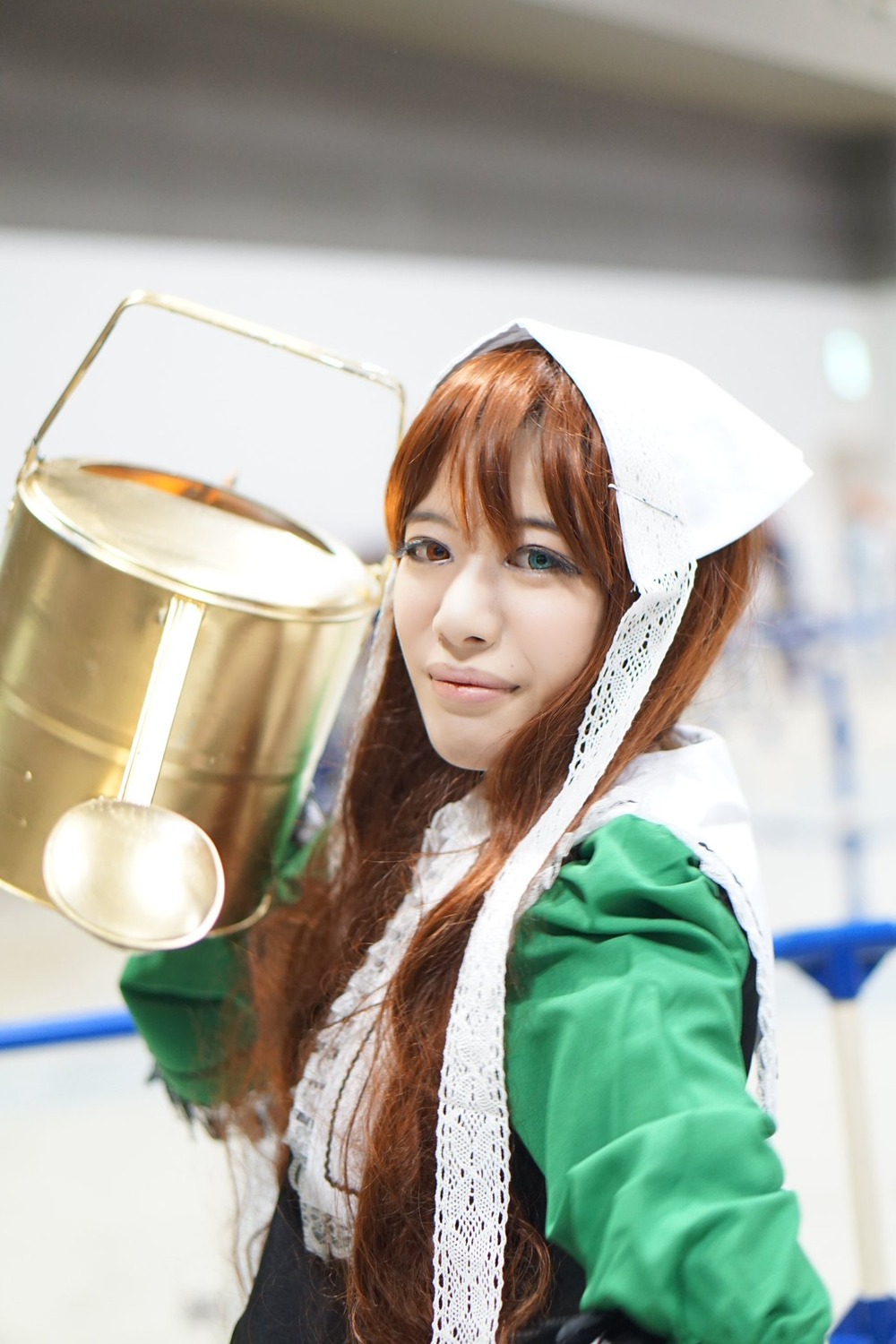 1girl blue_eyes blurry blurry_background blurry_foreground brown_hair depth_of_field heterochromia hood indoors lips looking_at_viewer motion_blur photo smile solo suiseiseki upper_body