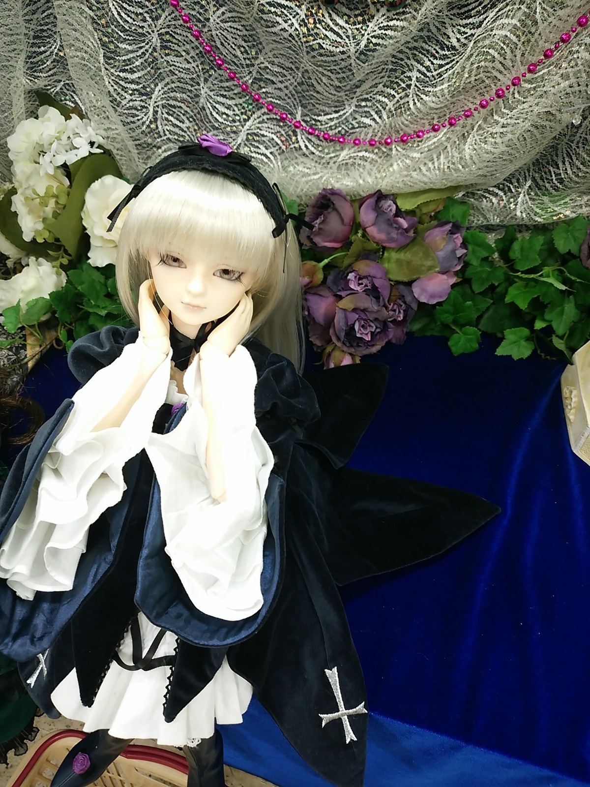 1girl bangs doll dress flower hairband long_sleeves looking_at_viewer solo suigintou