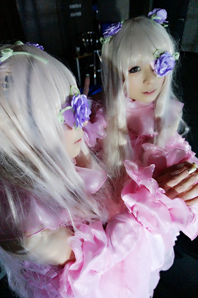 2girls flower hair_flower hair_ornament lips long_hair multiple_cosplay multiple_girls rose siblings sisters tagme