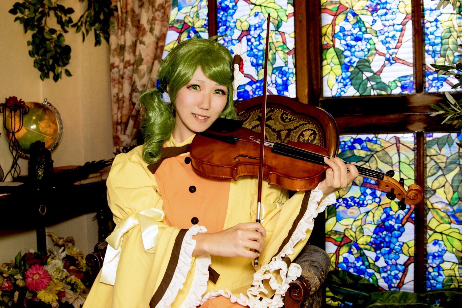 1girl flower green_eyes green_hair instrument kanaria playing_instrument smile solo twintails violin