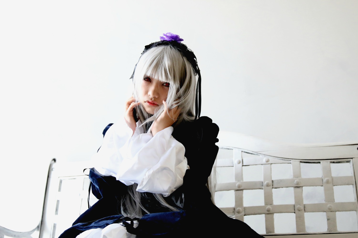 1girl bangs dress frills hairband long_sleeves looking_at_viewer red_eyes silver_hair solo suigintou