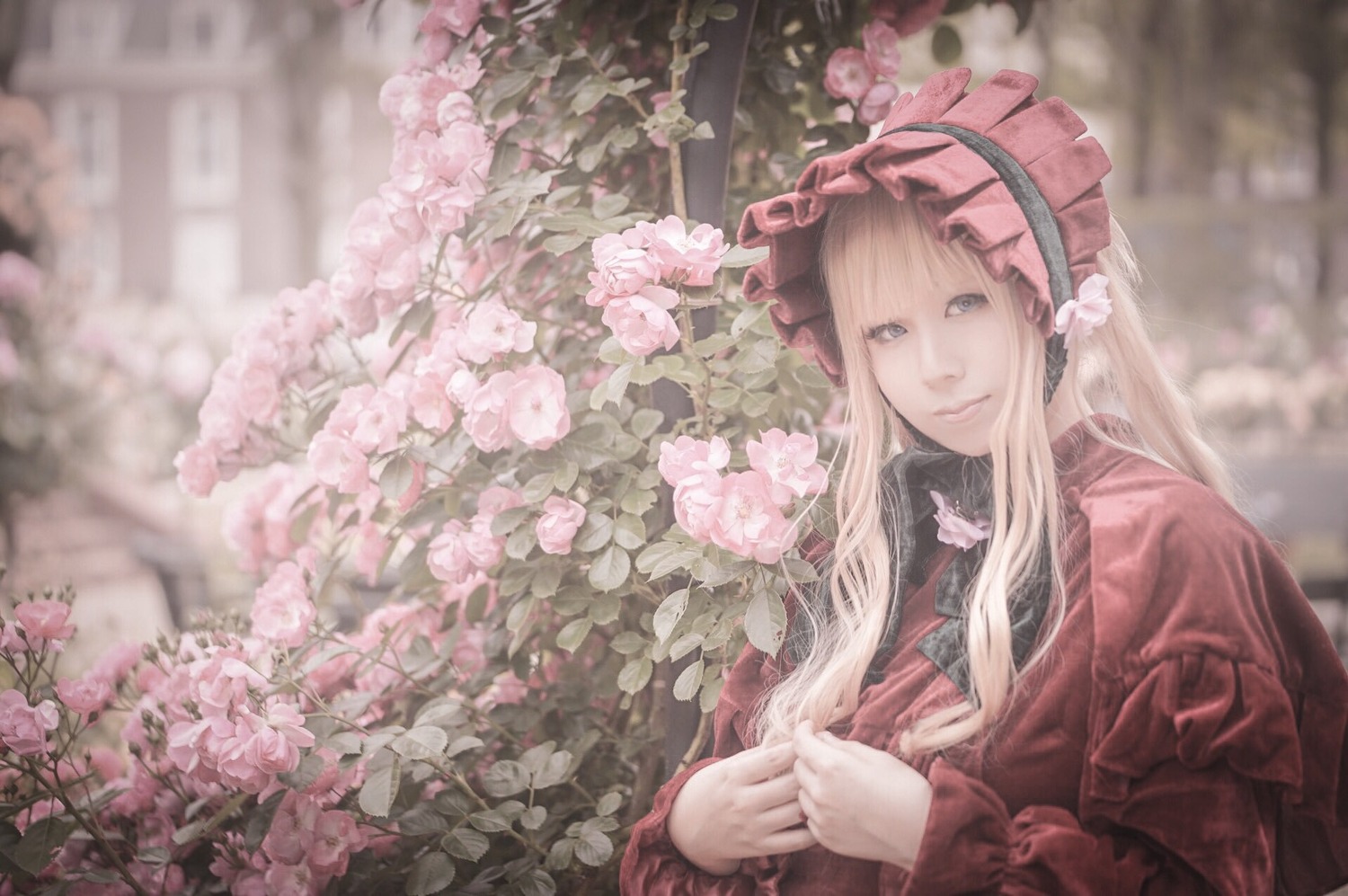 1girl bangs blonde_hair blue_eyes blurry cherry_blossoms depth_of_field flower lips long_hair long_sleeves looking_at_viewer outdoors pink_flower shinku solo tree upper_body