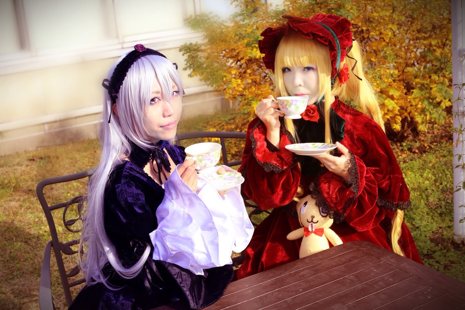 2girls blonde_hair bonnet cup dress flower frills hairband long_hair long_sleeves looking_at_viewer multiple_cosplay multiple_girls shinku silver_hair sitting suigintou table tagme tea teacup very_long_hair