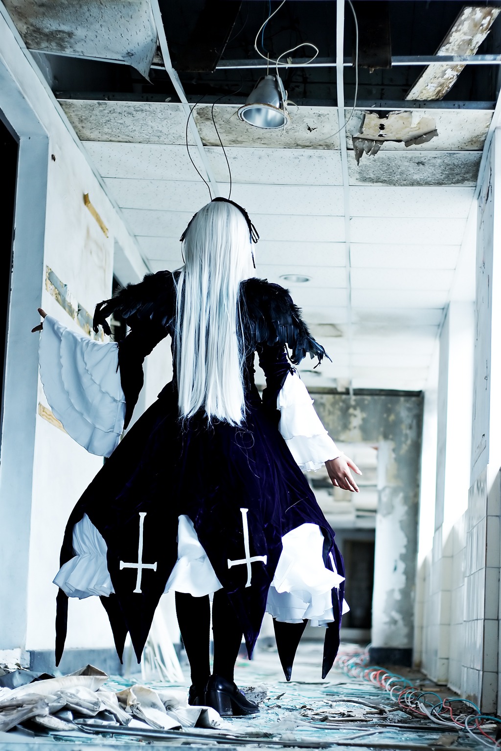 1girl boots indoors long_hair solo standing suigintou white_hair