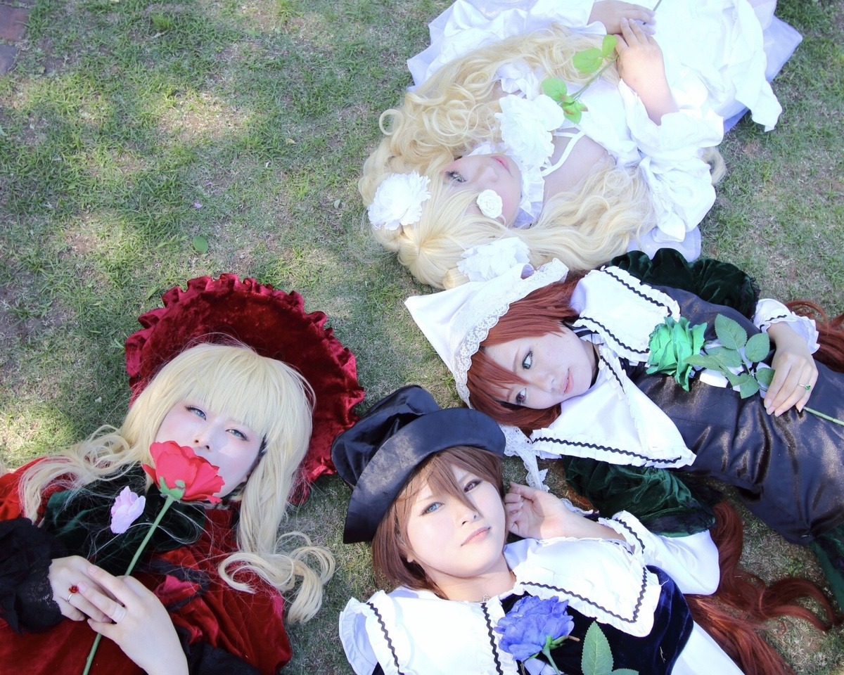 3girls blonde_hair blue_eyes brown_hair dress flower frills hat long_hair long_sleeves looking_at_viewer lying multiple_cosplay multiple_girls rose short_hair siblings smile tagme top_hat