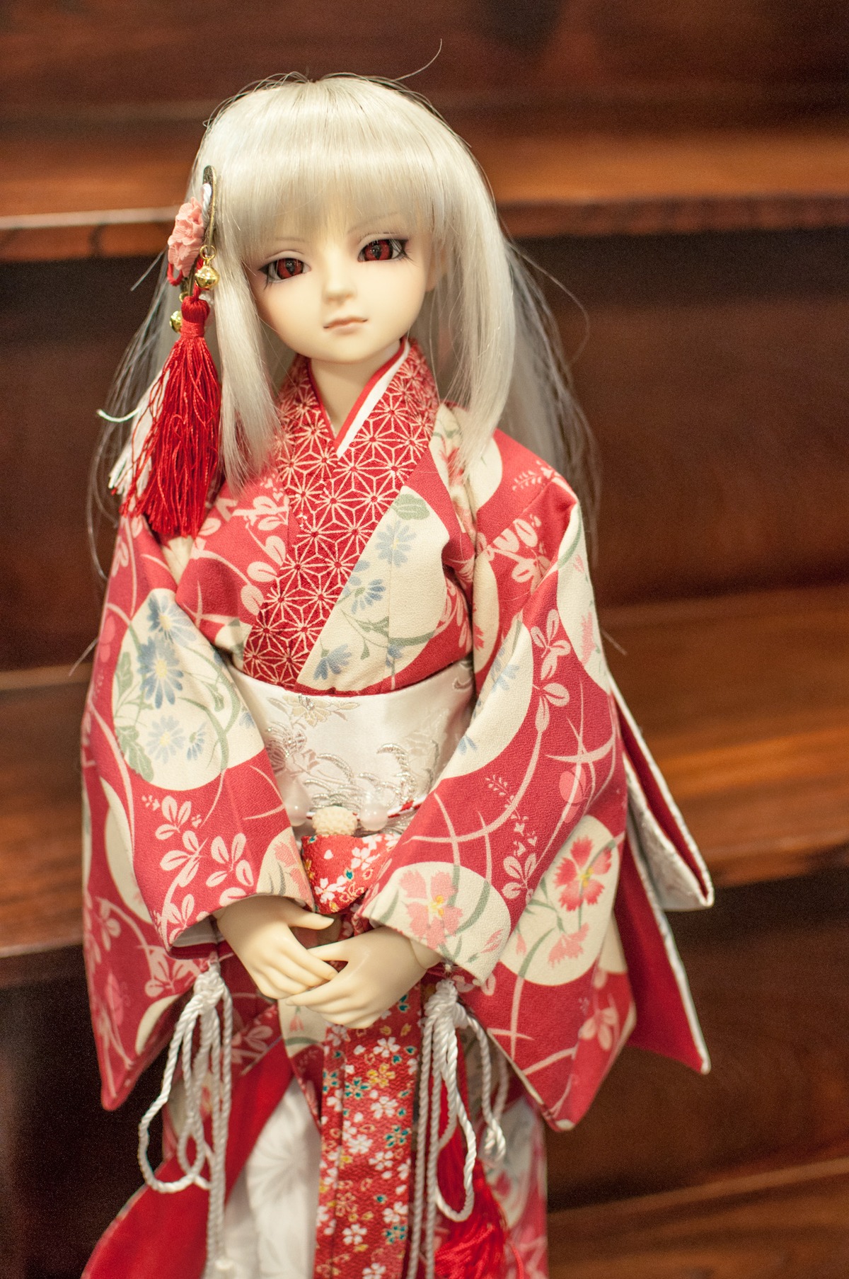 1girl doll floral_print hair_ornament indoors japanese_clothes kimono long_hair looking_at_viewer red_eyes solo suigintou white_hair wide_sleeves