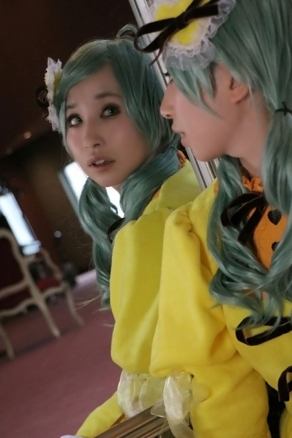 2girls closed_eyes green_hair kanaria lips long_hair mirror multiple_girls parted_lips realistic siblings sisters solo