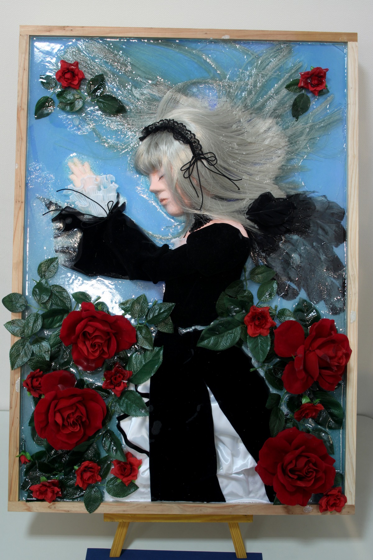 1girl black_dress black_wings closed_eyes dress feathers flower gothic_lolita hairband image lolita_fashion long_hair long_sleeves purple_rose red_flower red_rose rose rose_petals solo suigintou thorns wings